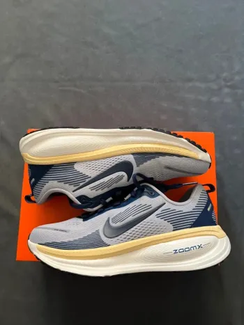 Używany Nike Vomero 18 Running Shoes