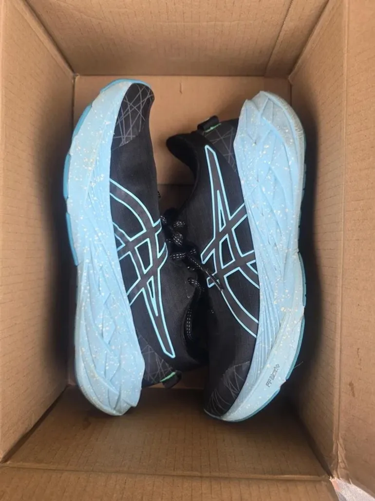 Asics Novablast 4 bike d'occasion — image 3 sur 12