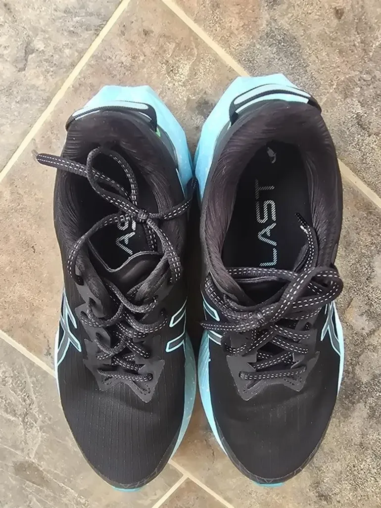 Asics Novablast 4 bike d'occasion — image 7 sur 12