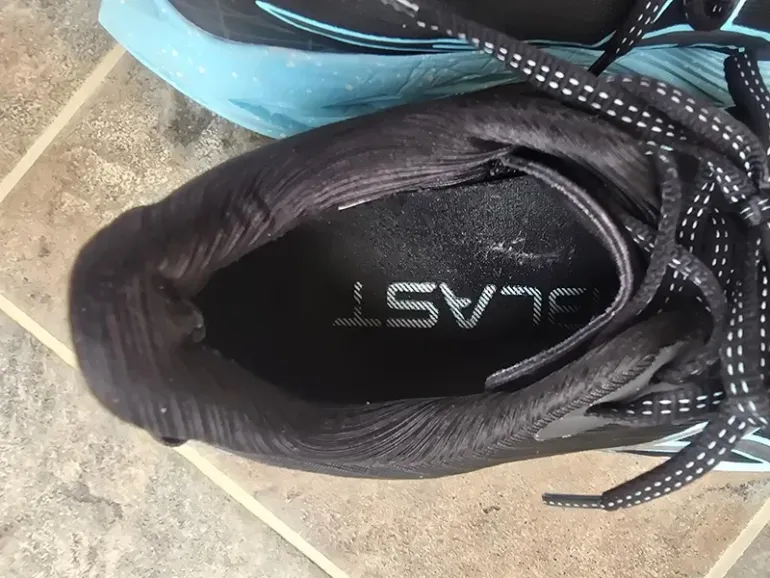 Asics Novablast 4 bike d'occasion — image 6 sur 12