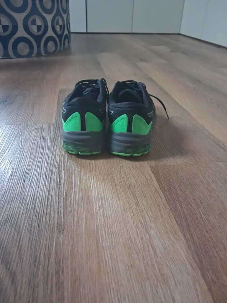 Used Asics Running Shoes bike — image 2 of 6