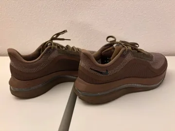 Used Pegasus Premium SP Running Shoes