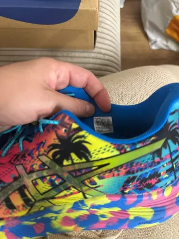 Used Asics Running Shoes bike — image 3 of 4