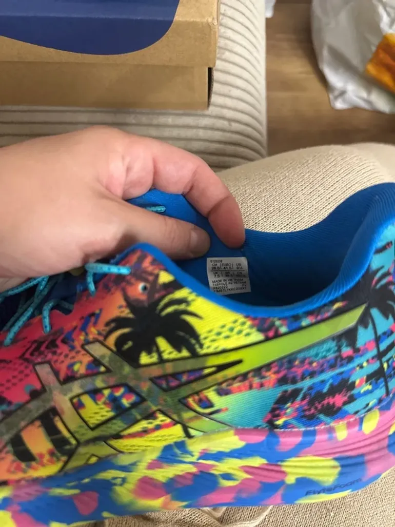 Used Asics Running Shoes bike — image 3 of 4