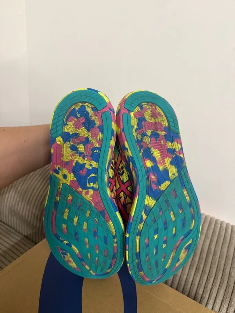 Used Asics Running Shoes bike — image 2 of 4