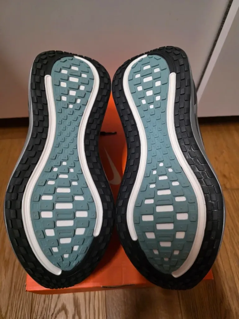 Käytetty Nike Vomero 18 Plus bike — kuva 5 / 6