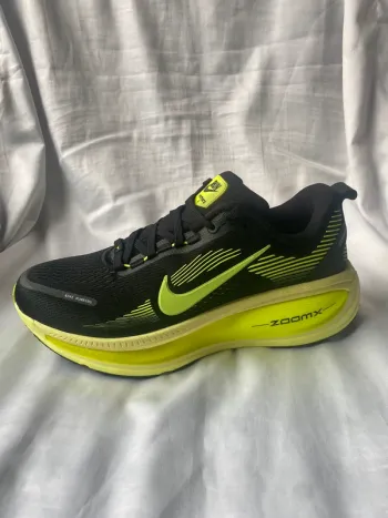 Używany Nike Vomero 18 Running Shoes