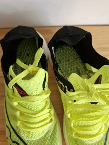 Used Saucony Sneakers bike — image 3 of 7