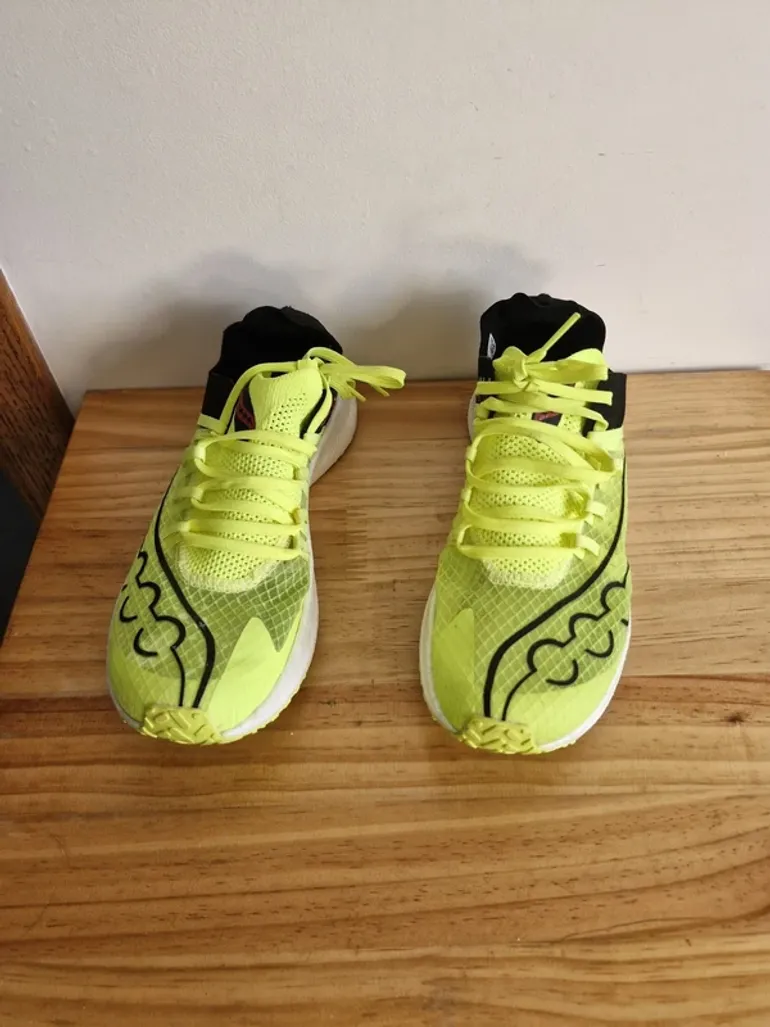 Used Saucony Sneakers bike — image 2 of 7