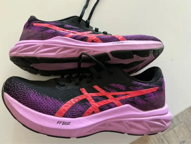Used Asics Novablast 3 bike — image 2 of 5