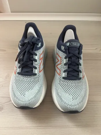 Used New Balance Fresh Foam 860 Running Shoes