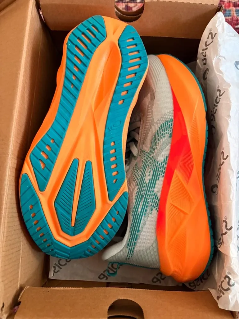 Used Asics Novablast 5 bike — image 2 of 5