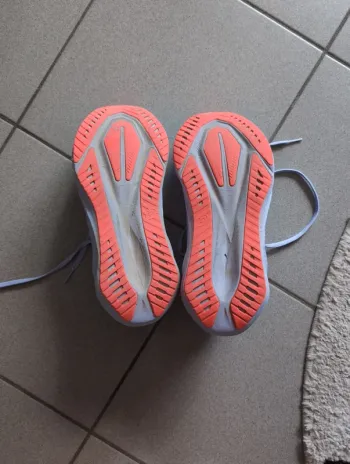 Used Asics Novablast 5 bike — image 5 of 6