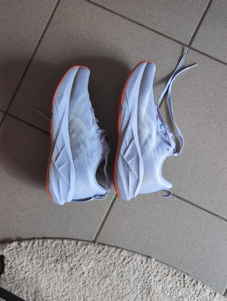 Used Asics Novablast 5 bike — image 4 of 6