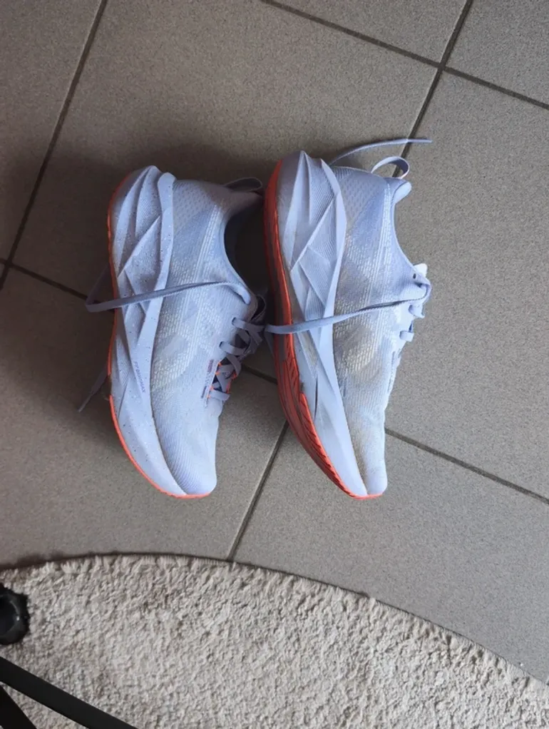 Used Asics Novablast 5 bike — image 3 of 6