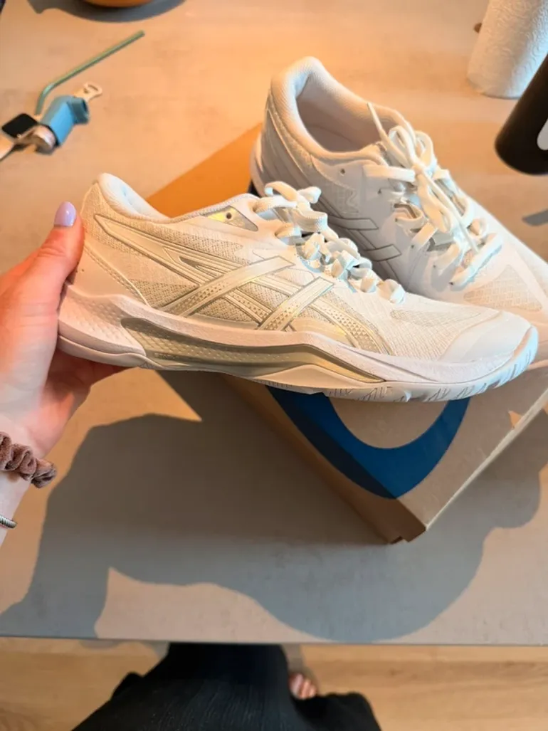 Asics Gel Tactic 13 bike d'occasion — image 2 sur 5