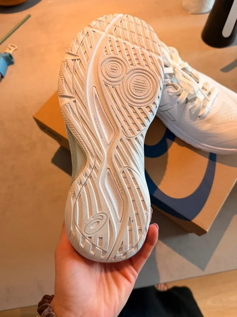 Asics Gel Tactic 13 bike d'occasion — image 3 sur 5