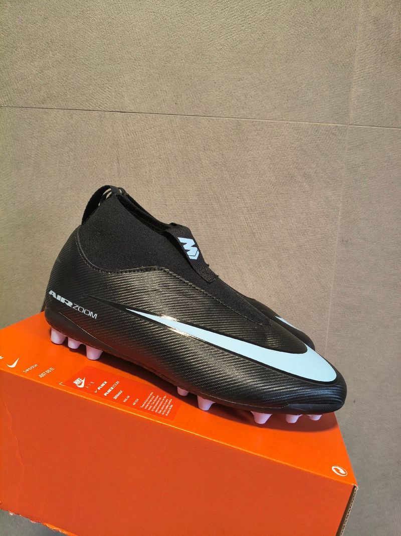 Used Nike Superfly 10 Academy Football & Soccer