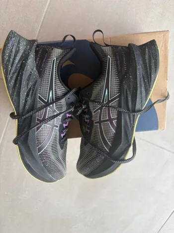 Asics Novablast 3 LE bike d'occasion — image 5 sur 7