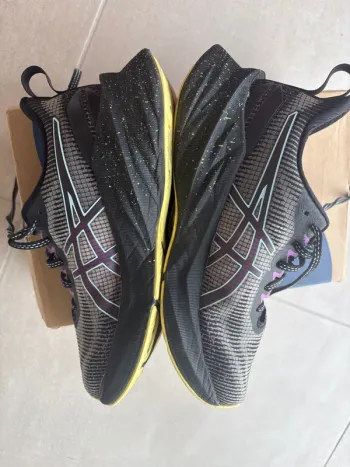 Asics Novablast 3 LE bike d'occasion — image 4 sur 7