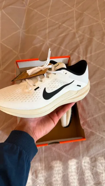 Used Nike Air WinFlo 10 Running Shoes