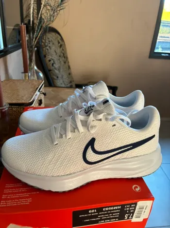 Nike Run Defy Running Shoes usato