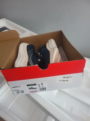 Used Premium Triumph 23 Running Shoes