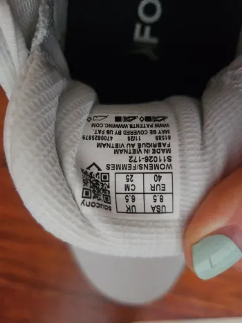 Used Saucony Running Shoes bike — image 4 of 5