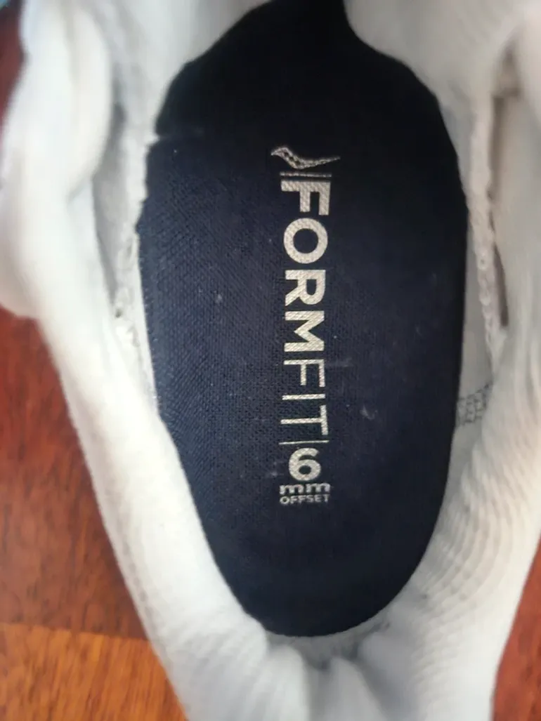 Used Saucony Running Shoes bike — image 3 of 5