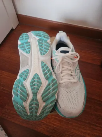 Used Saucony Running Shoes bike — image 2 of 5