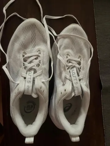 Asics Novablast 5 bike d'occasion — image 2 sur 2