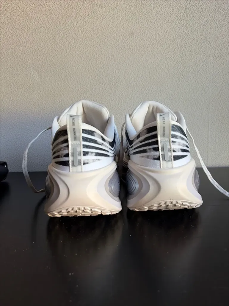 Used Nike Vomero Plus SE 2026 bike — image 2 of 7