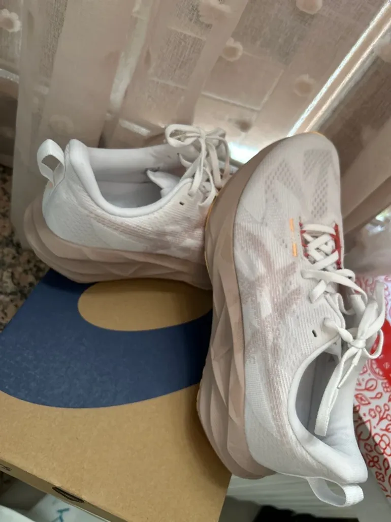 Asics Novablast 5 bike d'occasion — image 5 sur 5