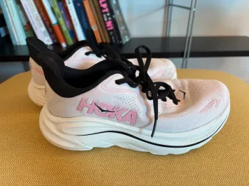 Hoka Clifton 10 bike d'occasion — image 2 sur 9