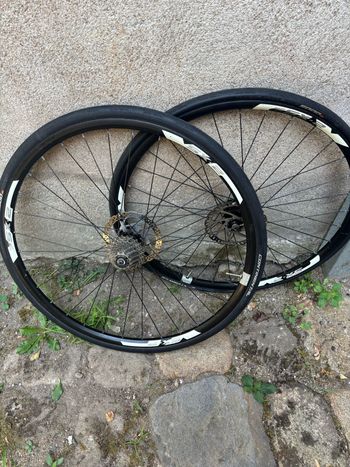 Used Giant Complete Wheels Wheels