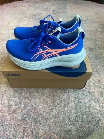Used Asics Gel Nimbus 28 bike — image 3 of 7