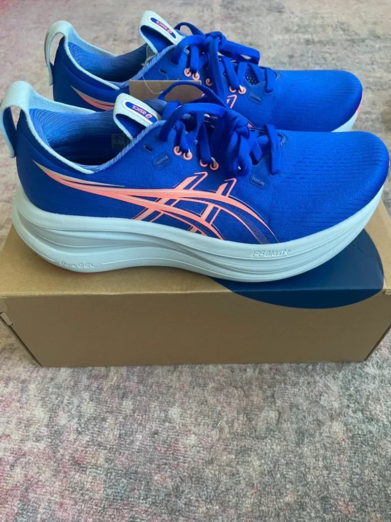 Used Asics Gel Nimbus 28 bike — image 2 of 7