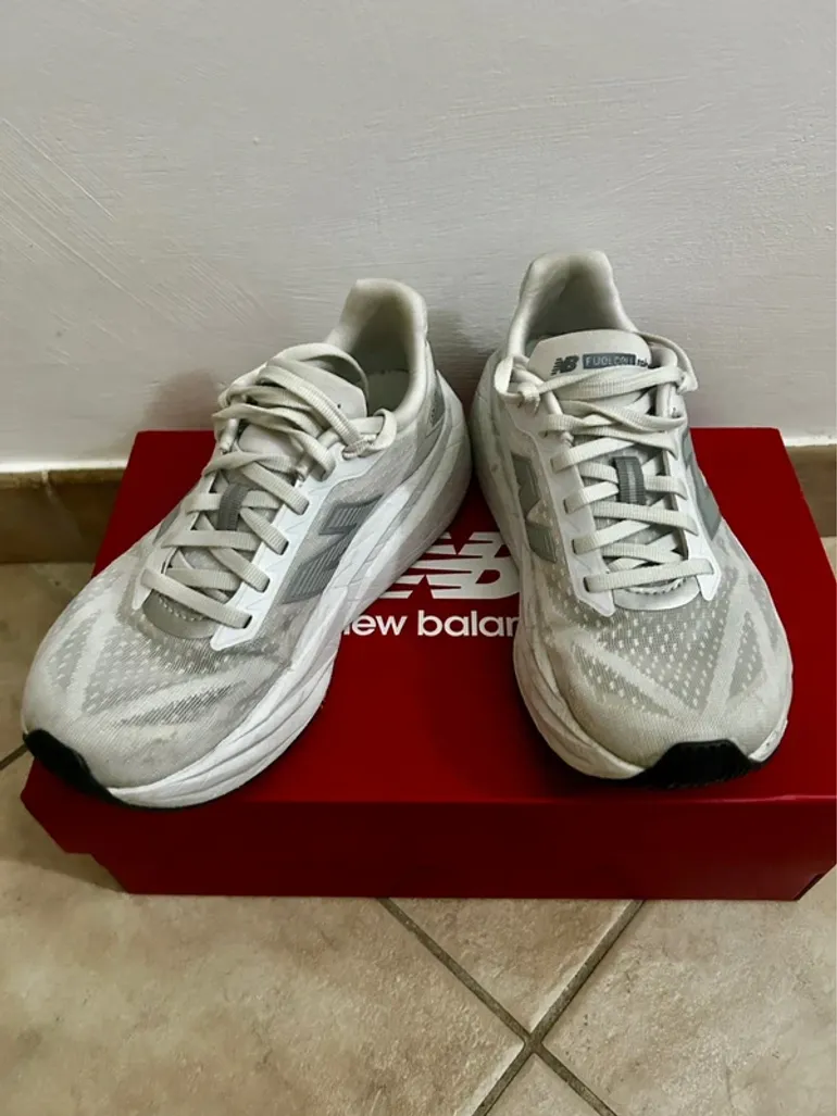 Used New Balance Rebel v5 bike — image 2 of 5
