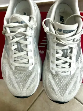 Used New Balance Rebel v5 bike — image 3 of 5