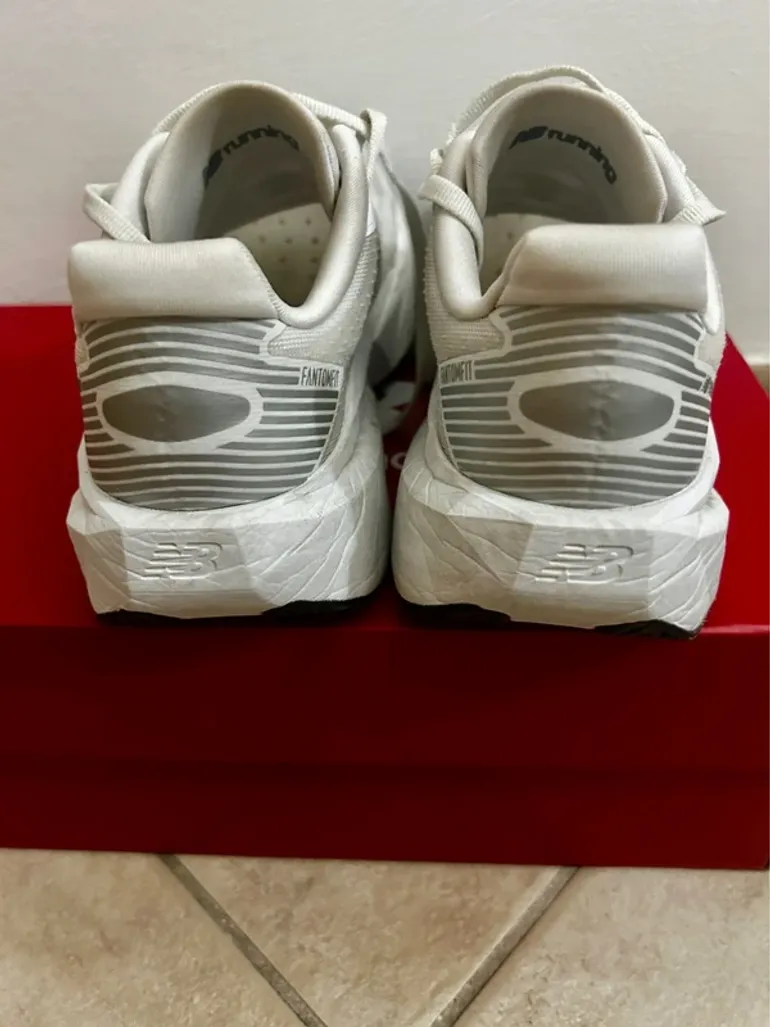 Used New Balance Rebel v5 bike — image 4 of 5