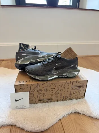 Used Pegasus Trail 5 GTX Running Shoes