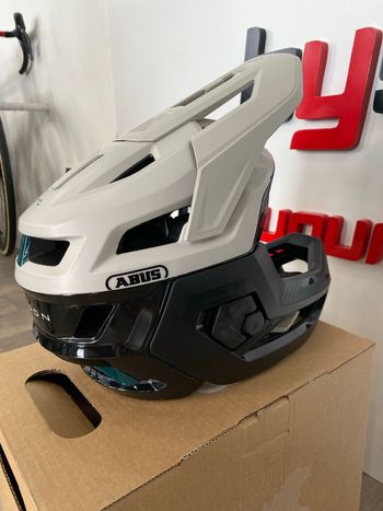 Used ABUS Targon Helmet 2026 bike — image 4 of 5