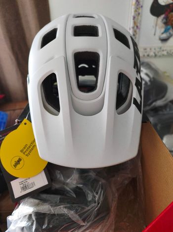Käytetty Lazer Impala Helmet bike — kuva 2 / 4