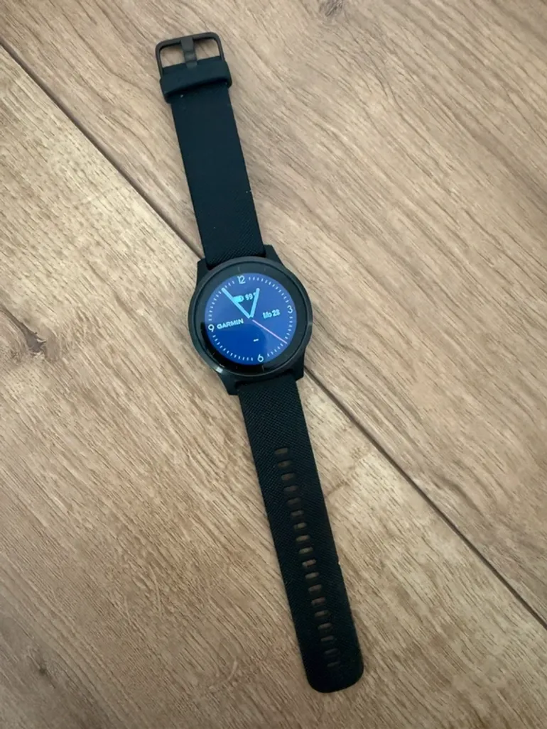 Used Garmin Vivoactive 4 2021 bike — image 7 of 10