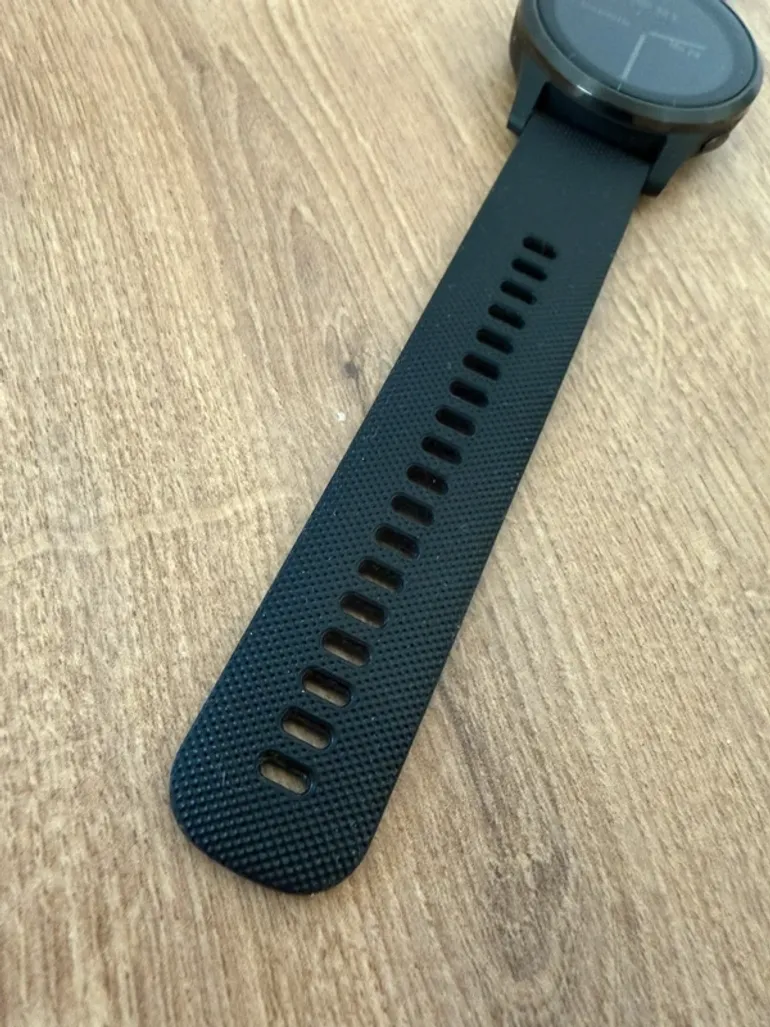 Used Garmin Vivoactive 4 2021 bike — image 6 of 10