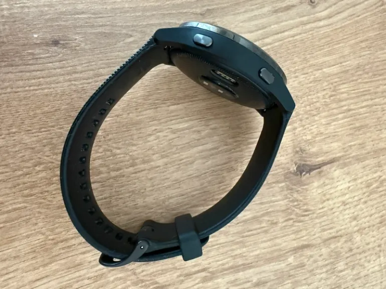 Used Garmin Vivoactive 4 2021 bike — image 4 of 10