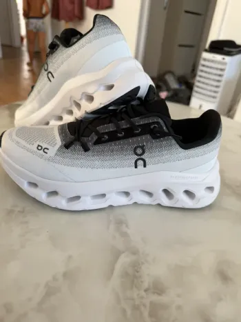 On Running Shoes Running Shoes d'occasion