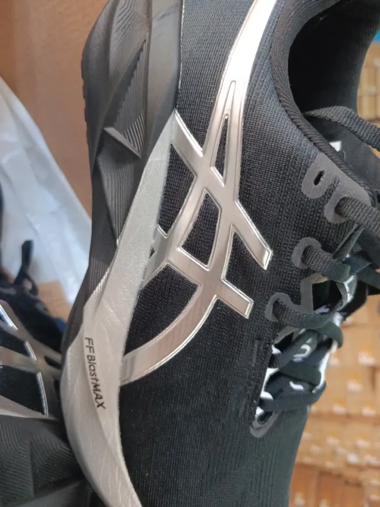 Used Asics Novablast 5 bike — image 2 of 4