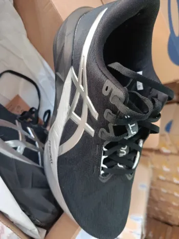 Used Asics Novablast 5 Running Shoes