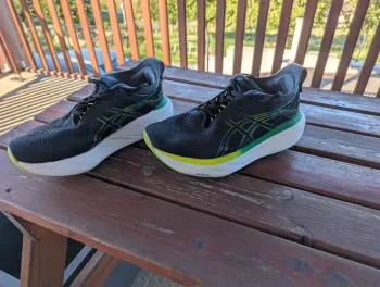 Used Asics Gel-Nimbus 25 Running Shoes